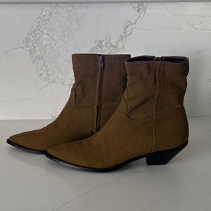 Commense Tan Ankle Booties NEW, size 40